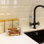 Le Mini Metro Ground Floor By I-stay