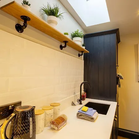 Le Mini Metro - Ground Floor * Whitby