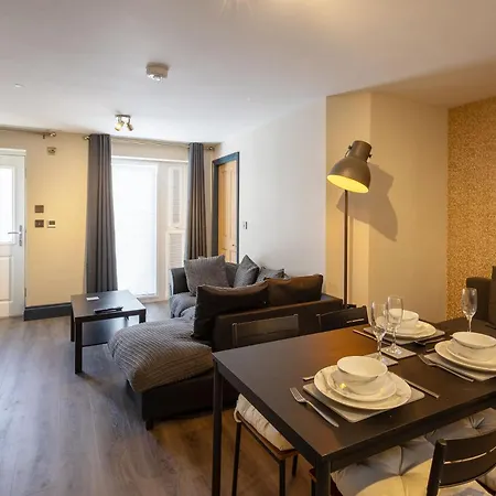 Le Mini Metro - Ground Floor Apartment *